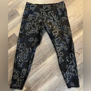 Athleta Rainier Reflective Tights XL Aluna Bloom Black